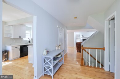 11236 Valley Bend Dr, Germantown, MD 20876 - photo 4