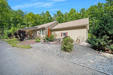 11085 house with attached garage