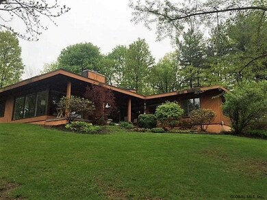 10 Vine St, Rensselaer, NY 12144 - photo 3