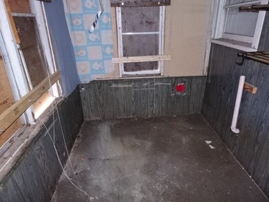 862 Worthington St, Springfield, MA 01105 - photo 6