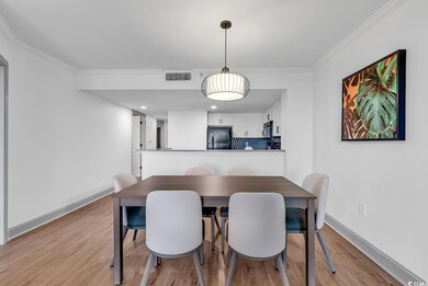 Dining room with crown molding, baseboards, light 