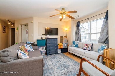 05_405BrookviewCt_165_LivingRoom_Small