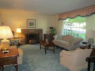 Living Room. Large livingroom with beautiful windo