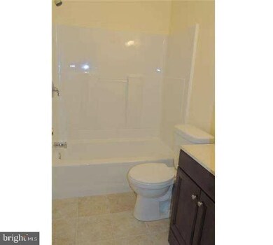 100 E Glenolden Ave unit U2, Glenolden, PA 19036 - photo 2