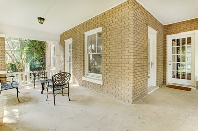 1302 Marshall St, Houston, TX 77006 - photo 4