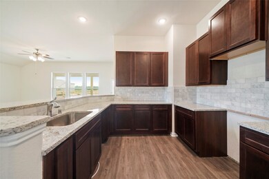 1043 Brahma Cir, East Bernard, TX 77435 - photo 4