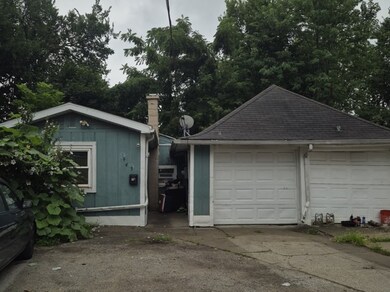 949 E Benton St, Aurora, IL 60505 - photo 2