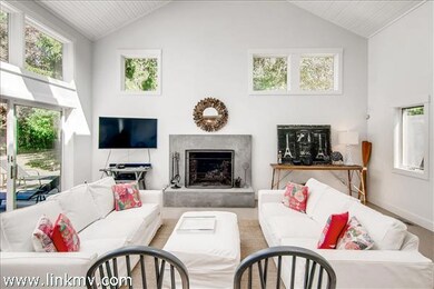 Beautfiul central fireplace