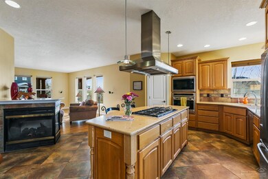 1711 NW Ivy Ave, Redmond, OR 97756 - photo 6