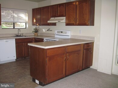 15277 Forest Grove Dr unit 19, Woodbridge, VA 22191 - photo 5