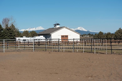 22575 Skyview Ln, Bend, OR 97702 - photo 4