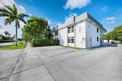 13251 Memorial Hwy unit 17, Miami, FL 33161 - photo 3