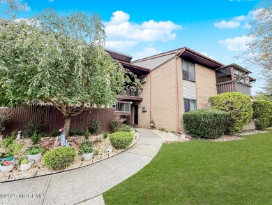 41 Meadow Green Cir unit E, Manalapan, NJ 07726 - photo 2