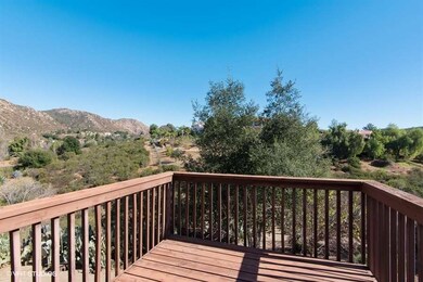 2nd Large entertaining Deck with 2 sliding glass d
