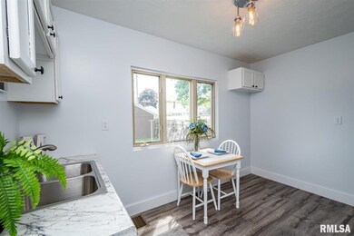 2125 W 18th St, Davenport, IA 52804 - photo 7