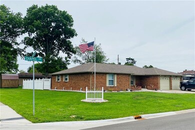 4660 Chapel Dr, Columbus, IN 47203 - photo 2