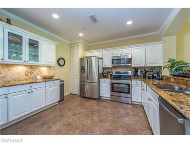 Beautiful Upgraded Kitchen