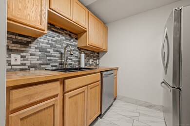 1 Russell St unit 15, Middletown, CT 06457 - photo 4