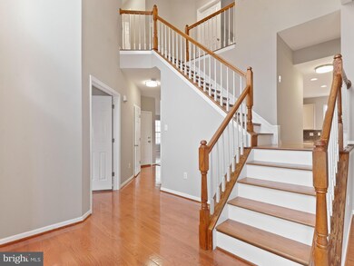 19217 Wheatfield Dr, Germantown, MD 20876 - photo 3