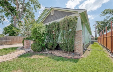 608 Vincent St, Houston, TX 77009 - photo 5