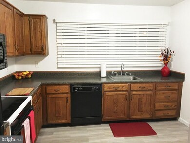 1745 Powder Horn Terrace, Woodbridge, VA 22191 - photo 4