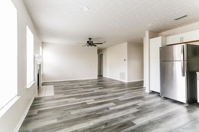 005-photo-living-room-13975112