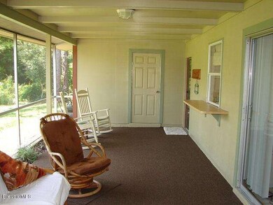 Truss Screened Porch (26x11)