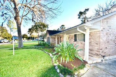 5438 Appleblossom Ln, Friendswood, TX 77546 - photo 4