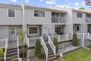 423 Willow Rd E, Staten Island, NY 10314 - photo 2