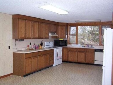 58 Pleasant St, Rockland, MA 02370 - photo 2