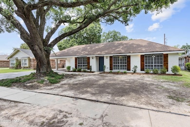 1-web-or-mls-808 Dulles Dr-1