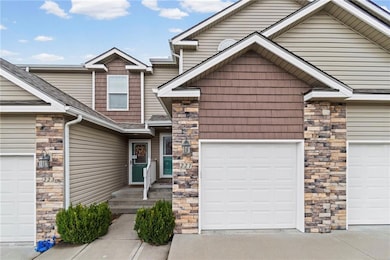 221 N Pointe Ln, Raymore, MO 64083 - photo 3