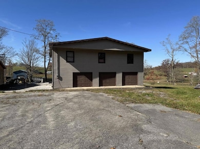 Wykle garage and apartments