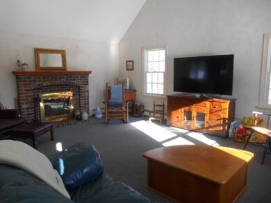 61 Jennifer Dr, Holden, MA 01520 - photo 4