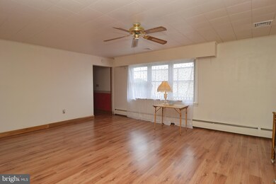 113 Montrose St, Reading, PA 19605 - photo 7