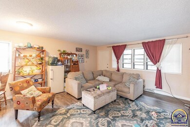 2105 SW 66th St, Topeka, KS 66619 - photo 6