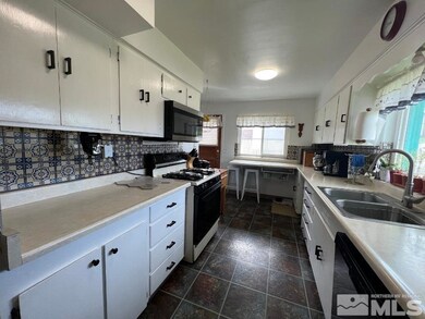21 Arnold St, Winnemucca, NV 89445 - photo 3