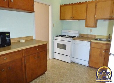 1103 SW 31st Terrace, Topeka, KS 66611 - photo 3