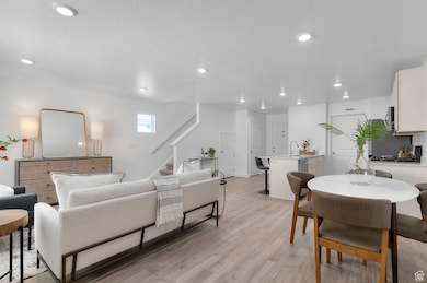 1272 N 350 W unit 158, Harrisville, UT 84414 - photo 2