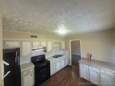 424 N Oklahoma St, Pryor, OK 74361 - photo 4