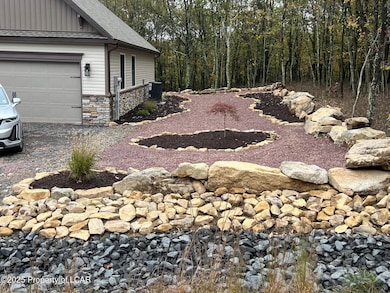 9 Tulip Tree Ln, Hazle Township, PA 18202 - photo 4