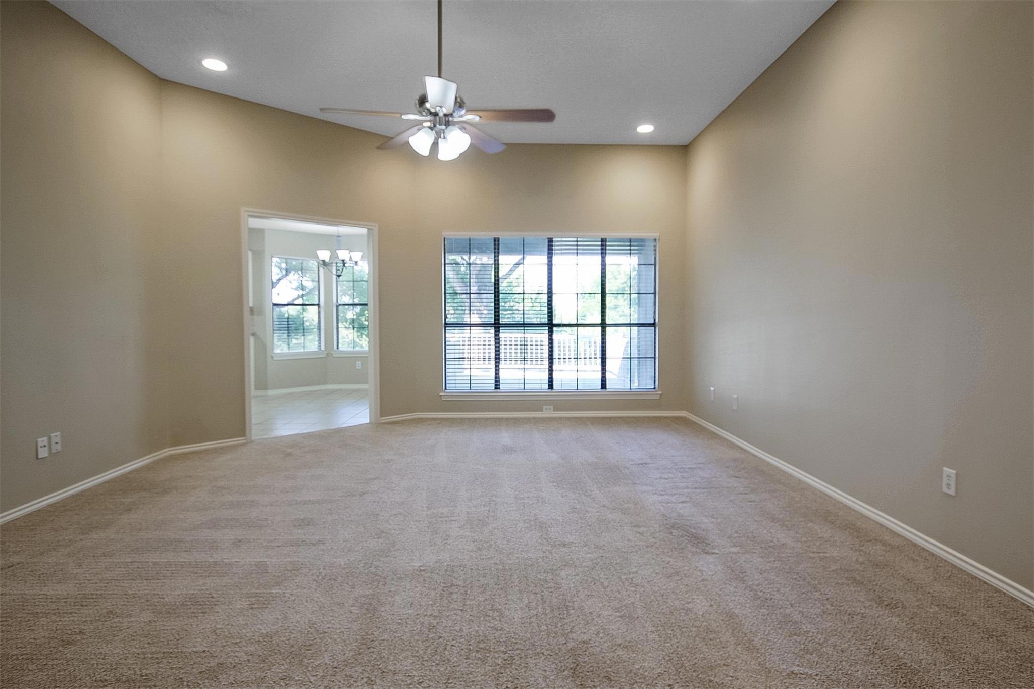 1202 Oak Tree Ln, Weatherford, TX 76086 - photo 5