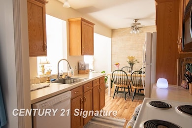 2140 Painted Post Dr unit 8, Flushing, MI 48433 - photo 7