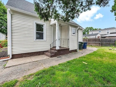 182 Trumbull Ave, Bridgeport, CT 06606 - photo 4