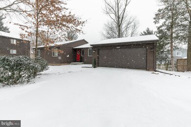 12606 Denmark Dr, Herndon, VA 20171 - photo 4