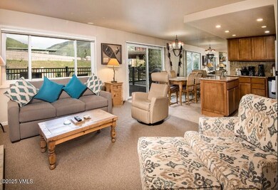 VP 105 Living Room-Kitchen