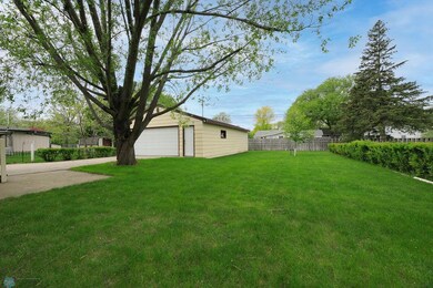 1721 14 1 2 St S, Fargo, ND 58103 - photo 5