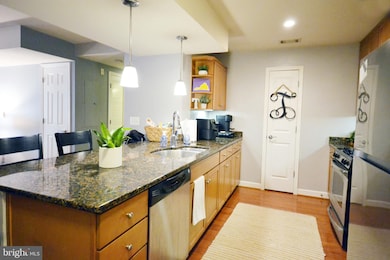 4127 S Four Mile Run Dr unit 104, Arlington, VA 22204 - photo 6