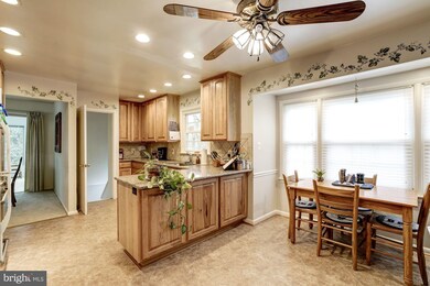 402 Kingsley Rd SW, Vienna, VA 22180 - photo 3