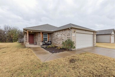 10124 Sussex Place, the Village, OK 73120 - photo 3